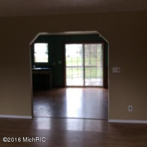 201 Earle St, Belding, MI 48809 photo 4