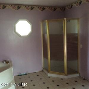 201 Earle St, Belding, MI 48809 photo 12
