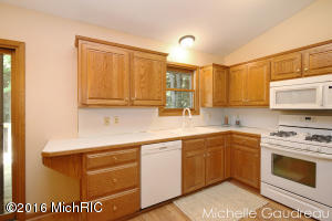 4124 White Pine Dr, Dorr, MI 49323 photo 8