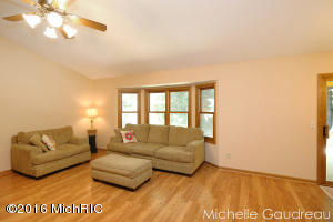 4124 White Pine Dr, Dorr, MI 49323 photo 5