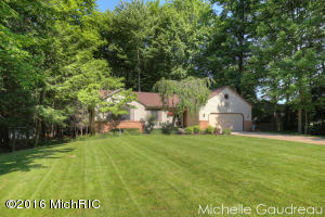 4124 White Pine Dr, Dorr, MI 49323 photo 2