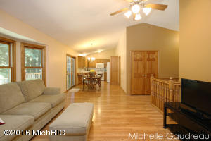4124 White Pine Dr, Dorr, MI 49323 photo 4