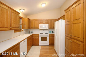4124 White Pine Dr, Dorr, MI 49323 photo 7