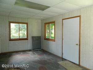 89 E Fourth St, Shelby, MI 49455 photo 11