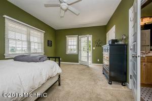 396 Upton Dr, St. Joseph, MI 49085 photo 9