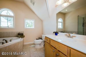 396 Upton Dr, St. Joseph, MI 49085 photo 7