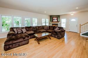 396 Upton Dr, St. Joseph, MI 49085 photo 2