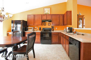 330 Catera Ct, Springfield, MI 49037 photo 6