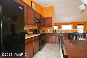 330 Catera Ct, Springfield, MI 49037 photo 11