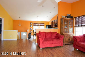 330 Catera Ct, Springfield, MI 49037 photo 4
