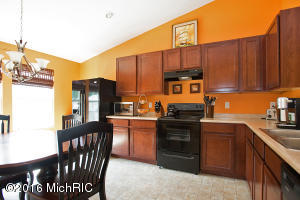 330 Catera Ct, Springfield, MI 49037 photo 7