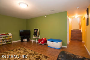 330 Catera Ct, Springfield, MI 49037 photo 19