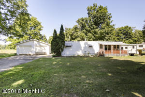 216 13th St, Plainwell, MI 49080 photo 2