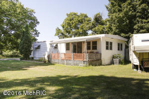 216 13th St, Plainwell, MI 49080 photo 1