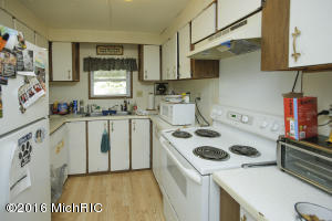 216 13th St, Plainwell, MI 49080 photo 6