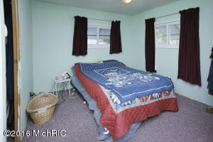 216 13th St, Plainwell, MI 49080 photo 9