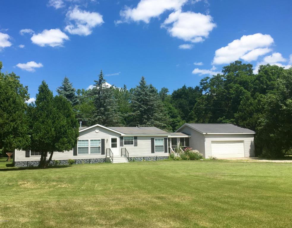 5701 E Riverside Dr, Lyons, MI 48851 photo 1