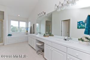 60 Fox Point Ct NE, Ada, MI 49301 photo 20