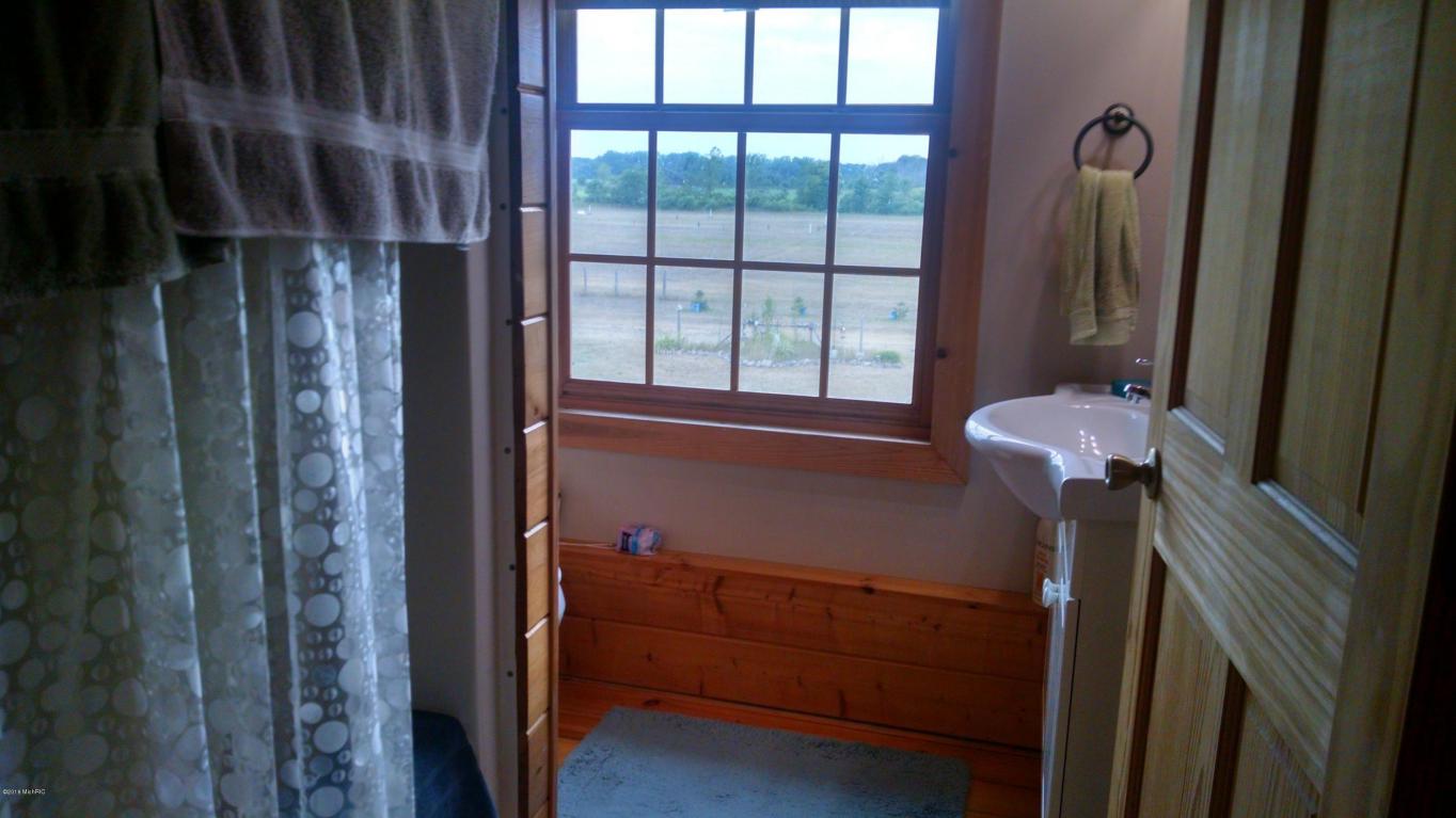3688 S Ferris Rd, Sumner, MI 48889 photo 11