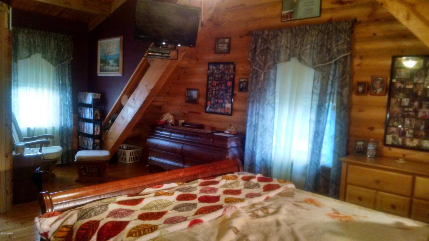 3688 S Ferris Rd, Sumner, MI 48889 photo 8