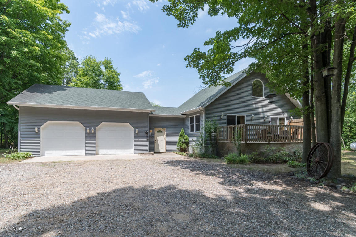 312 68th St, South Haven, MI 49090 photo 1