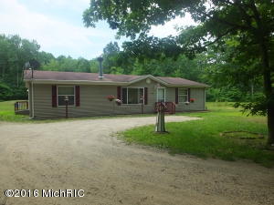 619 54th St, Pullman, MI 49450 photo 2