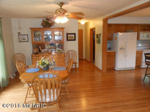 508 Clark St, Buchanan, MI 49107 photo 9