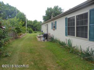 508 Clark St, Buchanan, MI 49107 photo 4