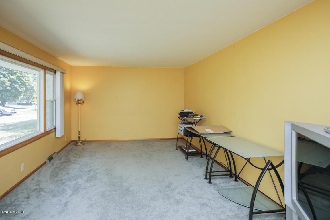 901 Bates Ave, Three Rivers, MI 49093 photo 4