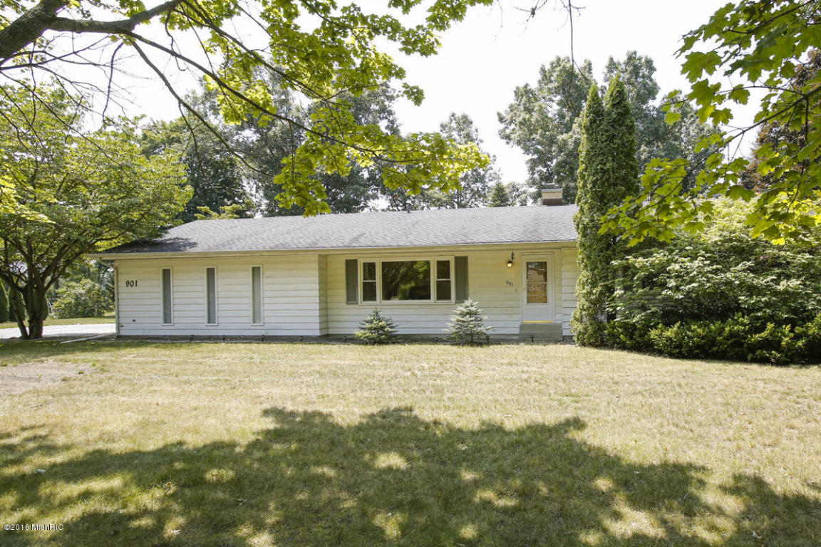 901 Bates Ave, Three Rivers, MI 49093 photo 2