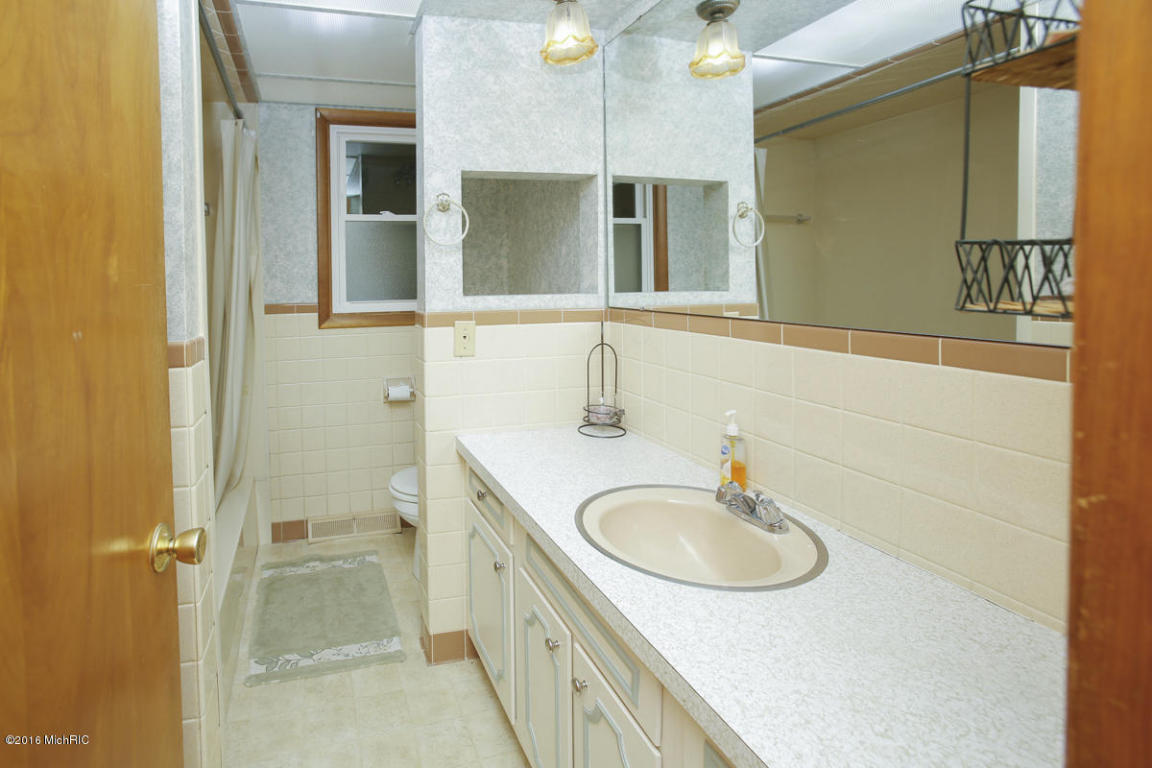 901 Bates Ave, Three Rivers, MI 49093 photo 14