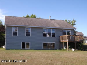 180 Pinevew Dr, Belding, MI 48809 photo 2