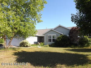 180 Pinevew Dr, Belding, MI 48809 photo 1