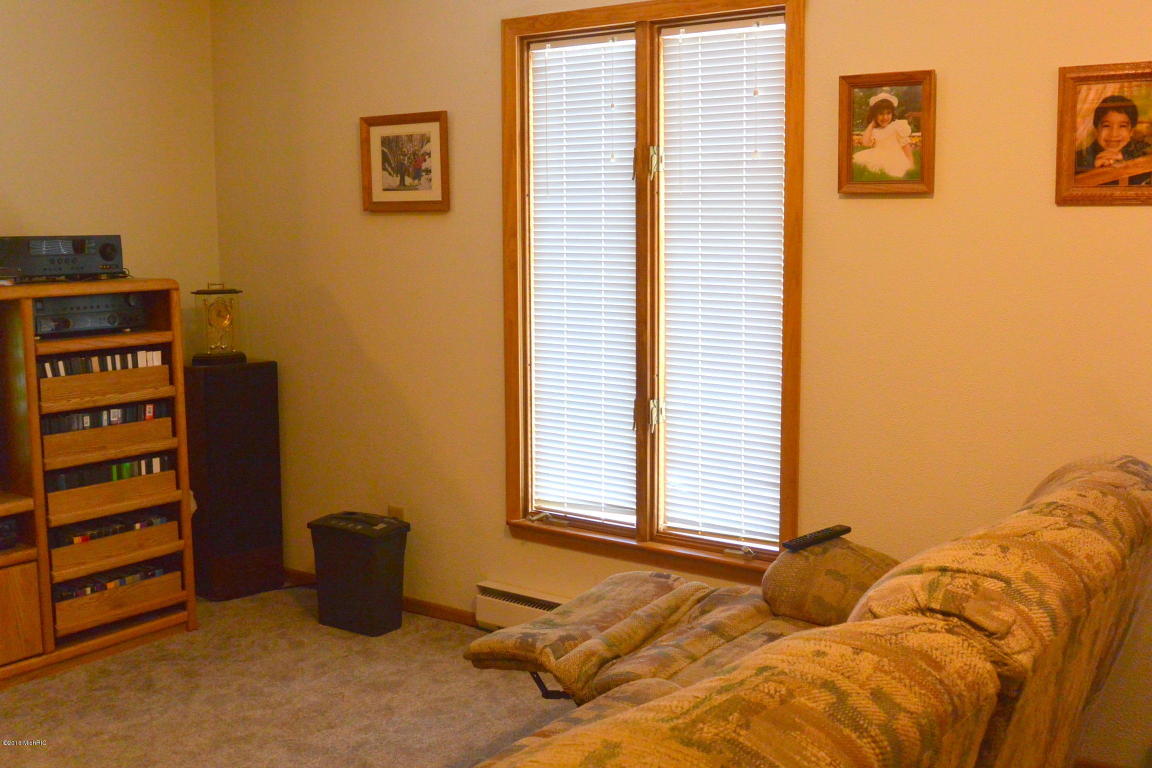 14652 N Main St, Buchanan, MI 49107 photo 8