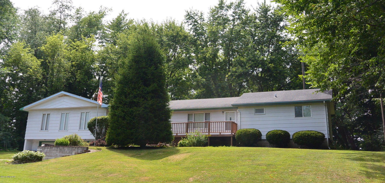 14652 N Main St, Buchanan, MI 49107 photo 2
