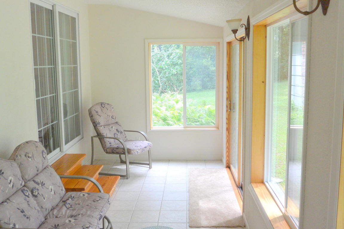 14652 N Main St, Buchanan, MI 49107 photo 10