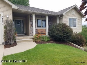 1370 6th St, Belding, MI 48809 photo 2