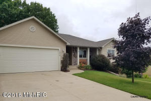 1370 6th St, Belding, MI 48809 photo 1