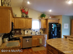 1370 6th St, Belding, MI 48809 photo 15