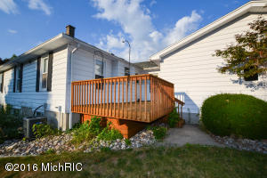 91 Ecklund Ave, Sparta, MI 49345 photo 3
