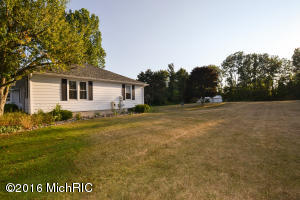 91 Ecklund Ave, Sparta, MI 49345 photo 2