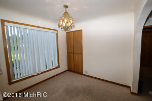 91 Ecklund Ave, Sparta, MI 49345 photo 8