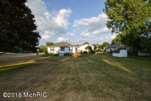 91 Ecklund Ave, Sparta, MI 49345 photo 5