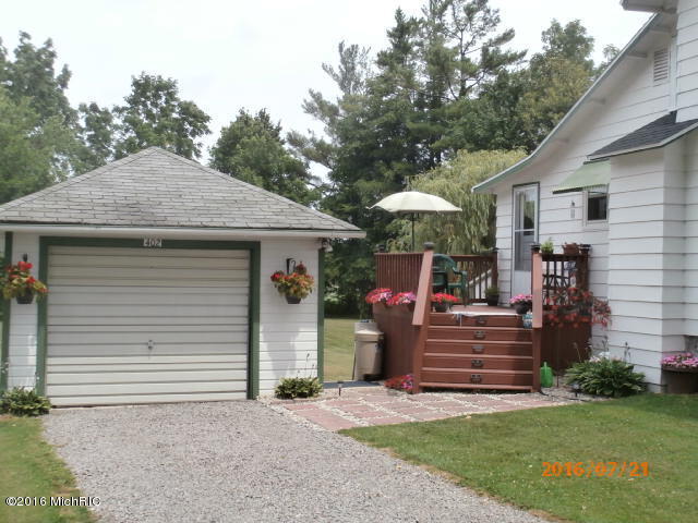 402 W Silver St, Reading, MI 49274 photo 3