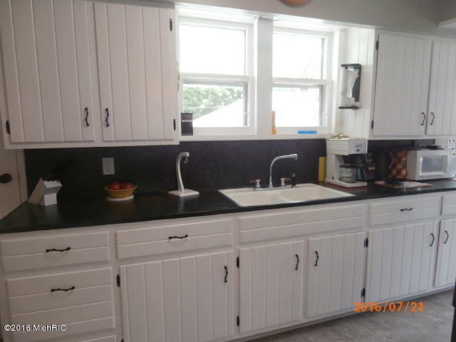 402 W Silver St, Reading, MI 49274 photo 8