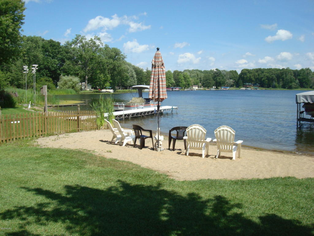12090 Maple St, Montgomery, MI 49255 photo 2