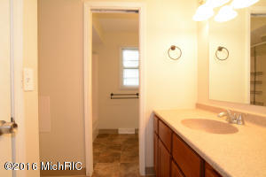 1680 Springbrook Dr, Jenison, MI 49428 photo 8