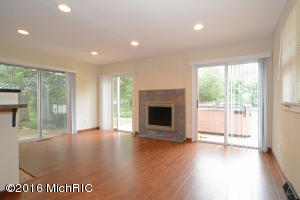 1680 Springbrook Dr, Jenison, MI 49428 photo 5