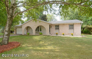 1680 Springbrook Dr, Jenison, MI 49428 photo 2