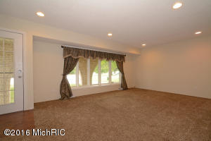 1680 Springbrook Dr, Jenison, MI 49428 photo 3